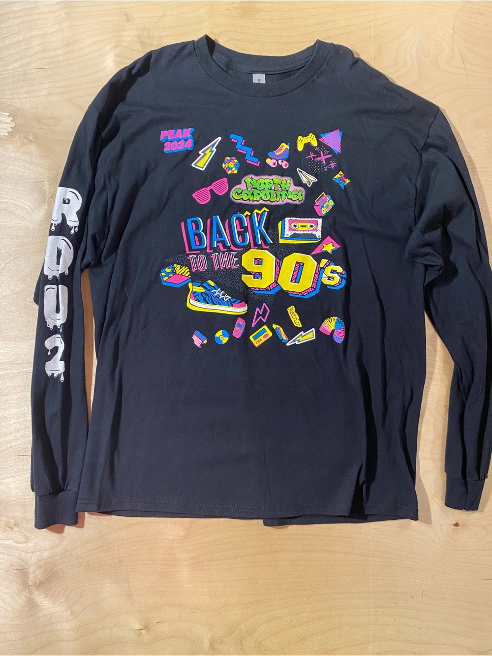 Custom Ink Black "Back to the 90's" Graphic Long Sleeve Tee XL (SC) - Picture 3 of 12